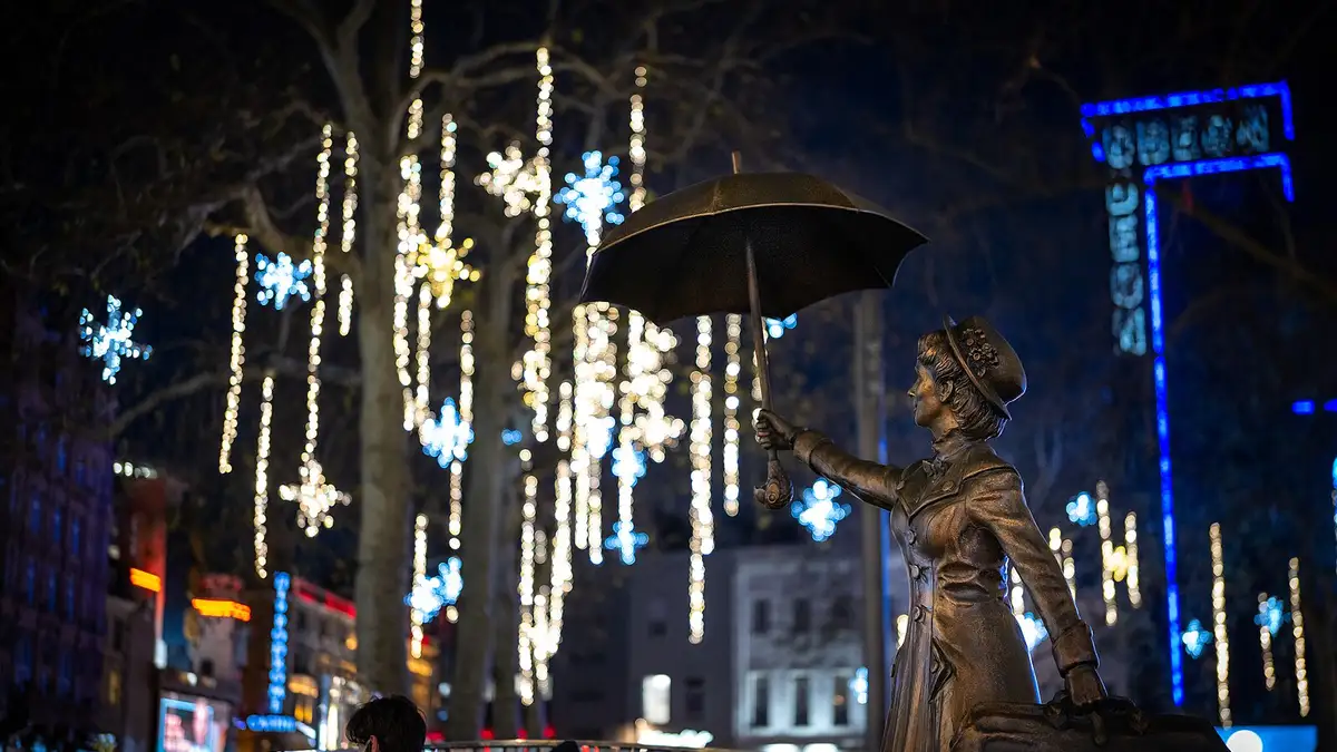 - @ Leicester Square (London, England) - Leica SL2 - Summilux-SL 1:1.4/50 ASPH.