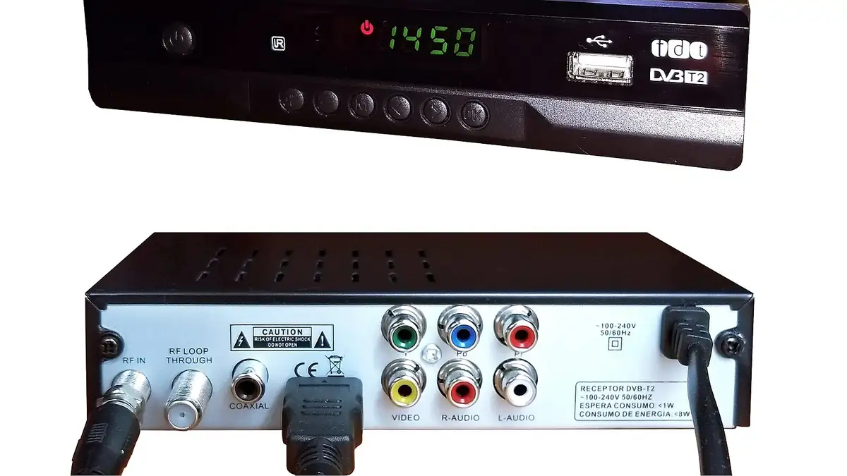TDT decoder popular and native in Colombia with DVB-T2 standard installed in my room and operation receiving its respective digital signal D